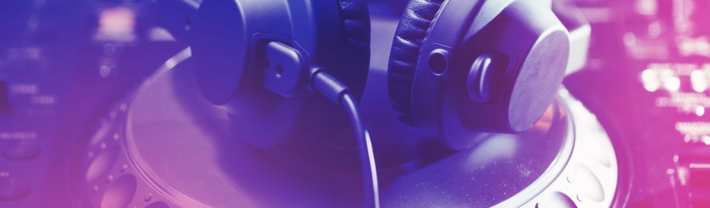 MacBook vs Windows for DJing: Which Laptop Should DJs Choose?